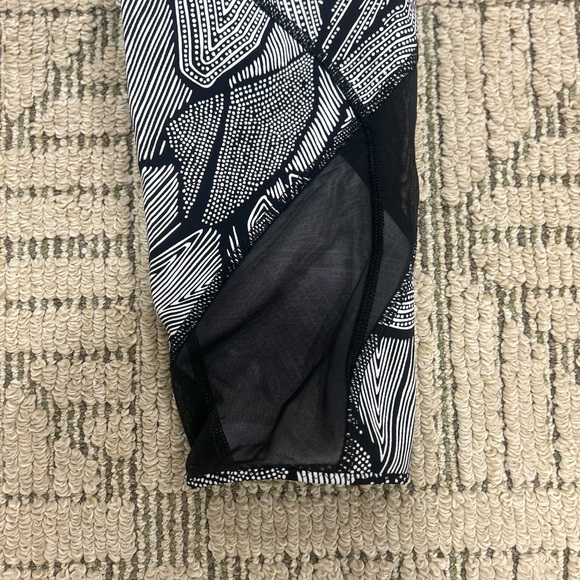 Lululemon Pace Rival Crop Leggings in Dottie Tribe Size 10 - Picture 3 of 8